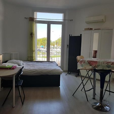 Studio With Sea View For 2 People Тулон Экстерьер фото