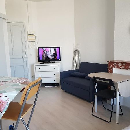 Studio With Sea View For 2 People Тулон Экстерьер фото