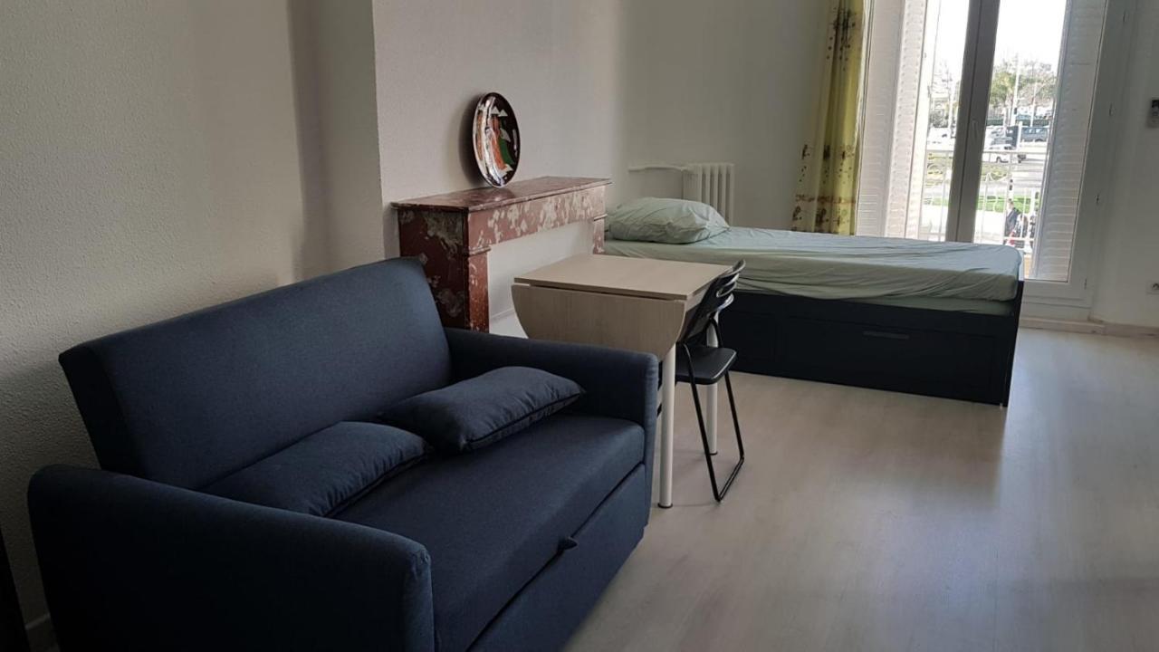 Studio With Sea View For 2 People Тулон Экстерьер фото