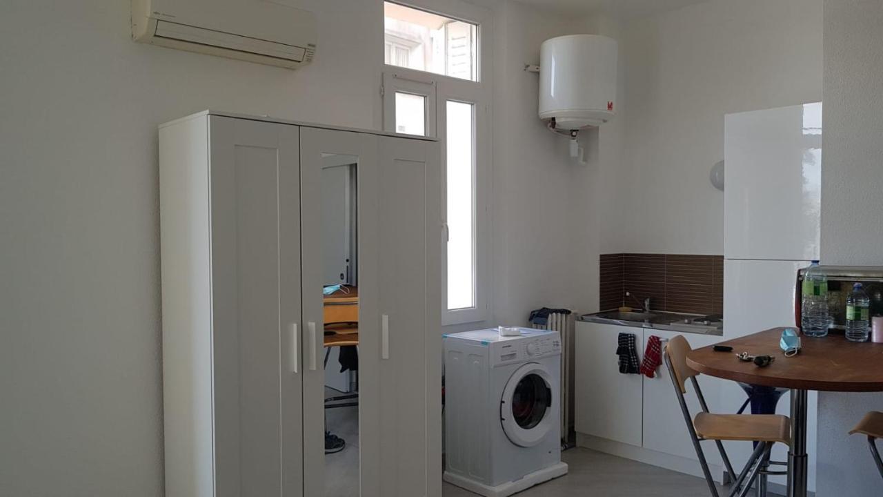 Studio With Sea View For 2 People Тулон Экстерьер фото