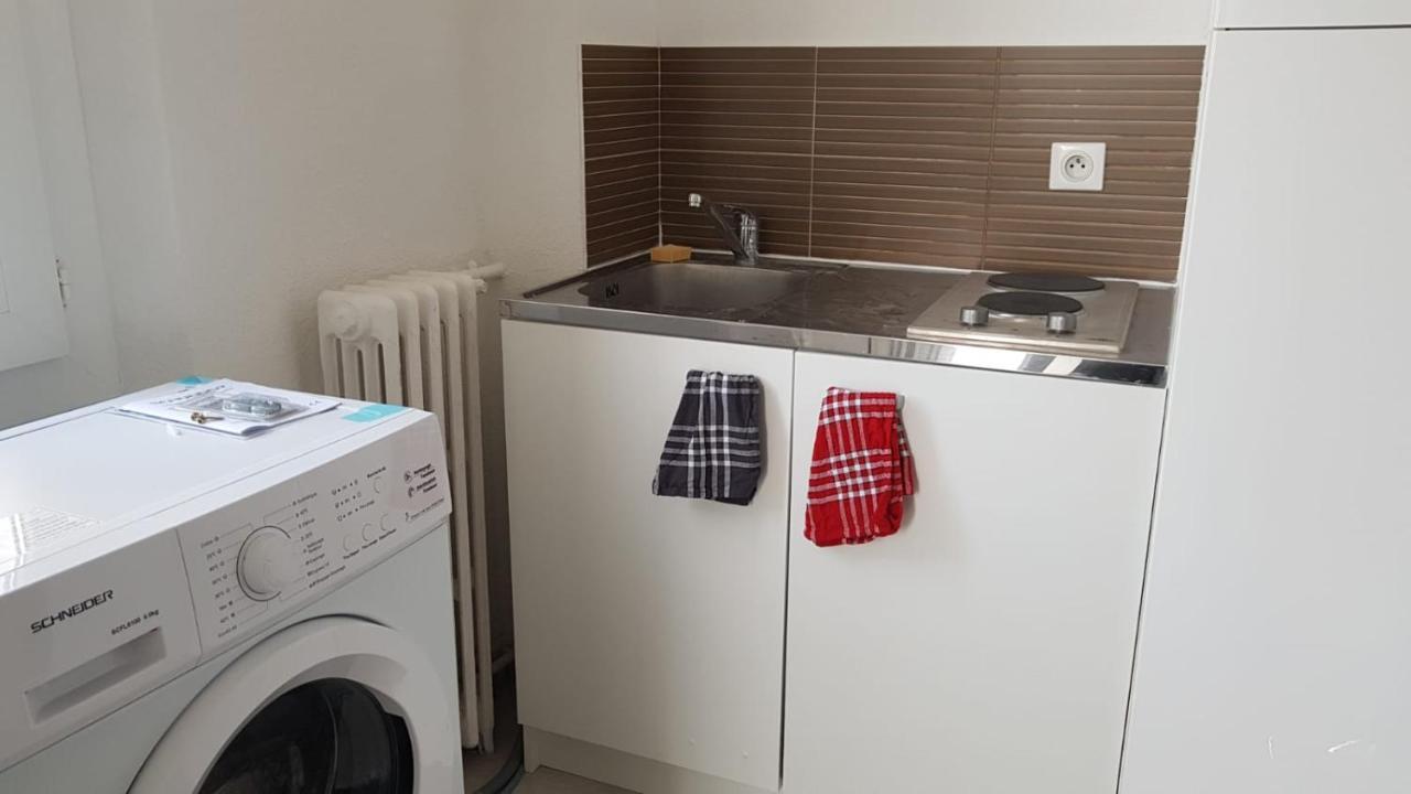 Studio With Sea View For 2 People Тулон Экстерьер фото
