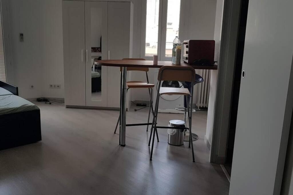 Studio With Sea View For 2 People Тулон Экстерьер фото