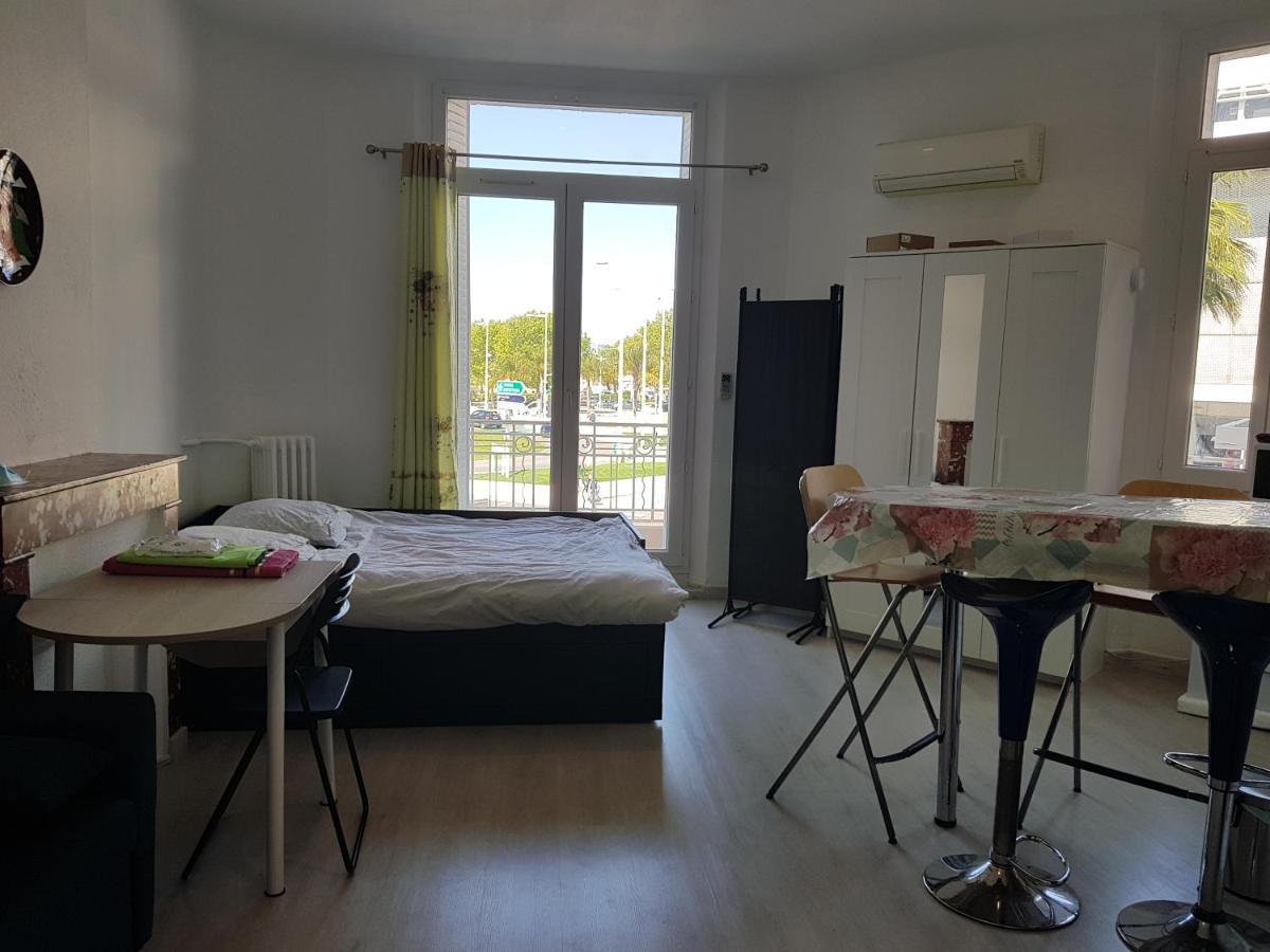 Studio With Sea View For 2 People Тулон Экстерьер фото