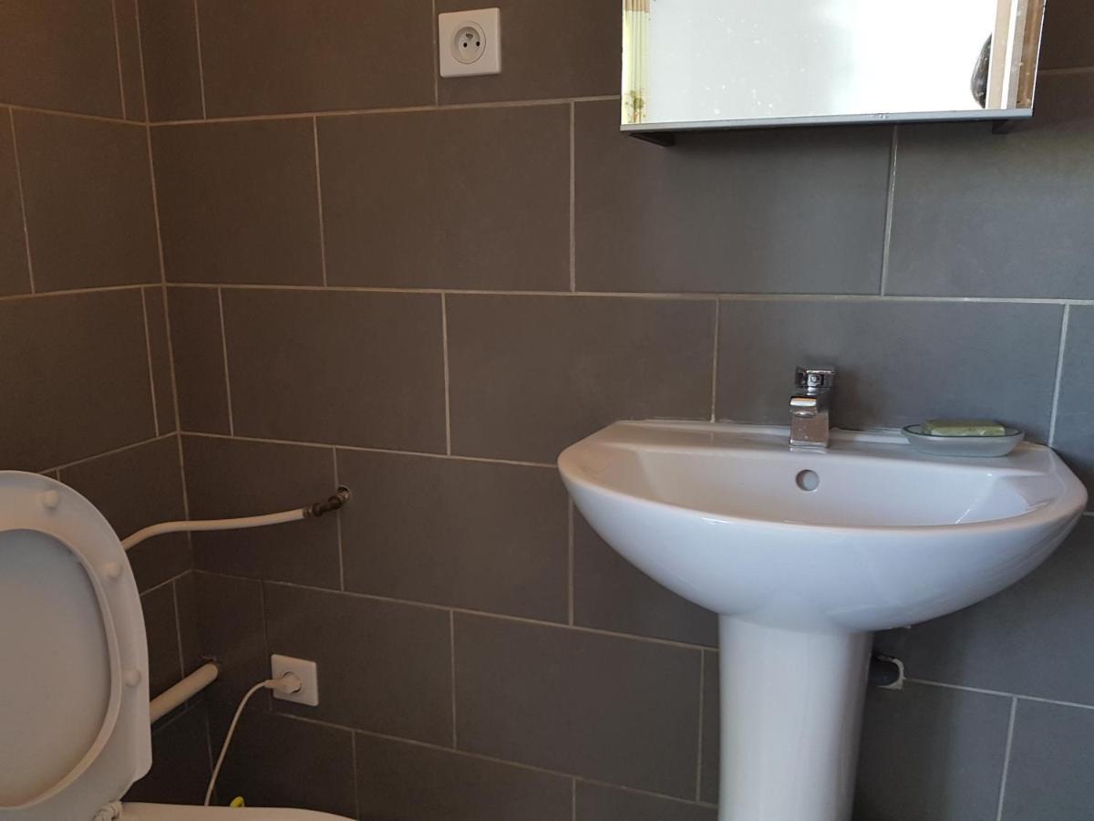 Studio With Sea View For 2 People Тулон Экстерьер фото