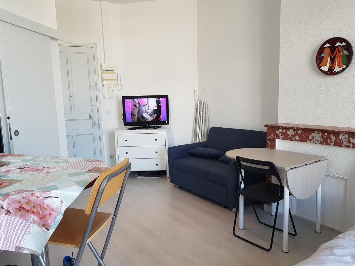 Studio With Sea View For 2 People Тулон Экстерьер фото